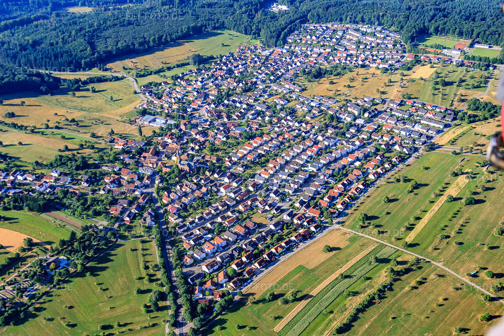 Luftbild: Ortsansicht von Norden im Ortsteil Schöllbronn in Ettlingen im Bundesland Baden-Württemberg in Deutschland. Foto: IMG_083997.jpg vom 26.07.2015 durch Werner Riehm/FLY-FOTO.de
