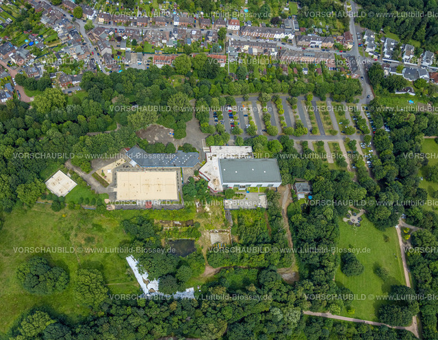 Duisburg240704617-West | Luftbild, Duisburg-West, Volleyball Beach Arena Toeppersee, Hallenbad Toeppersee, Wiesen und grüne Bäume,Parkplatz, Rumeln-Kaldenhausen, Duisburg, Ruhrgebiet, Nordrhein-Westfalen, Deutschland
