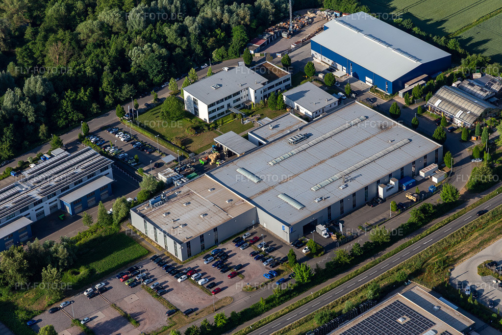 Luftbild: Eberspächer catem GmbH & Co. KG in Herxheim bei Landau im Bundesland Rheinland-Pfalz in Deutschland.Foto: IMG_132311.jpg vom 03.06.2022 durch Werner Riehm/FLY-FOTO.deAuflösung des Originals: 5472 x 3648 pxEberspächer: Systementwickler und -lieferant der Automobilindustrie