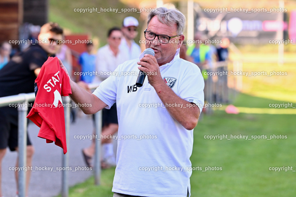 ESV Admira vs. SC Arriach | #15 Christoph Stattmann ESV Admira, Karriere Ende, Ehrung, ESV Admira vs. SC Arriach, Obmann ESV Admira Wolfgang Jakob Bärntatz, ESV Admira vs. SC Arriach am 24.08.2024 in Villach (Sportzentrum Admira), Austria, (Photo by Bernd Stefan)