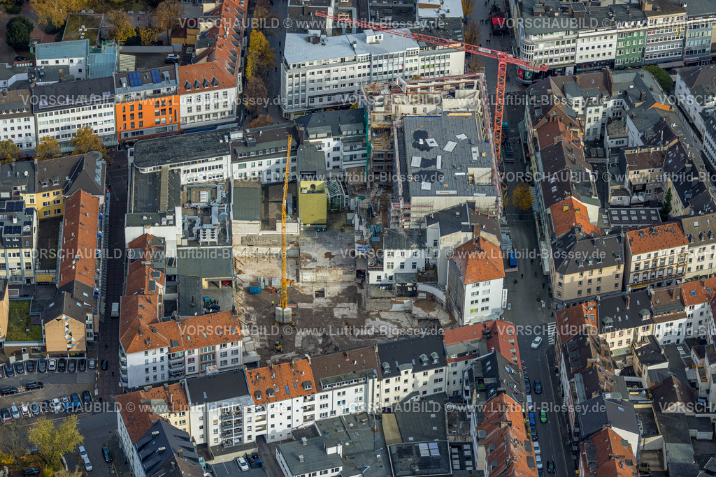 Hagen251101214 | Luftbild, Baustelle Kampstraße Ecke Elberfelder Straße mit Baukran Sanierung und Baugerüst Fassadenverkleidung, ehemaliges Kaufhof Gebäude, Mittelstadt, Hagen, Ruhrgebiet, Nordrhein-Westfalen, Deutschland