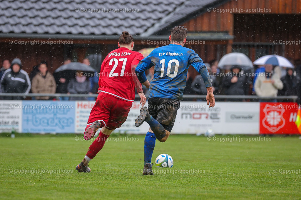 BQ3I5572 | 15.04.2023; kreisliga A Wetzlar; Rasenplatz Niederlemp; SpVgg Lemp - TSV Blasbach; Ergebnis: 0:1 (0:0)