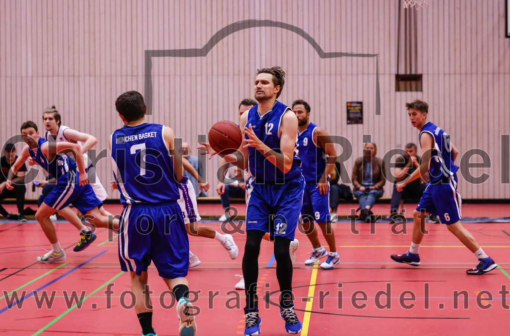 2022-05-29_027_SpVgg_Altenerding_gegen_Muenchen_Basket_2 | Erding, Deutschland, 29.05.2022:
Basketball, Bezirksliga 2021 / 2022, Herren Turnier der 2. der Aufstiegsrunden, SpVgg Altenerding gegen München Basket 2, Endergebnis: 

Robert Stais (München Basket, #7), Tim Häusler (München Basket, #12)

Foto: Christian Riedel / fotografie-riedel.net