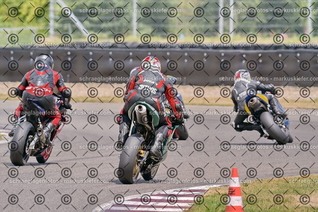 26bt05-1678 | markuskiefer.com - Realisiert mit Pictrs.com