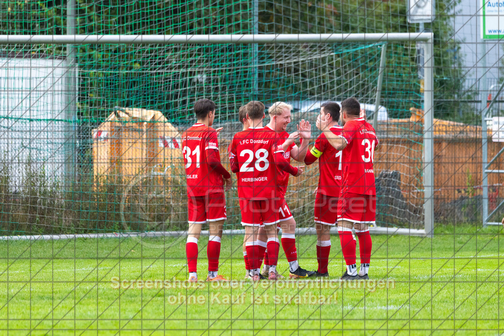 20261011_163526_0458_(c)_by_PhotoPeet | Torjubel zum 1:7 EndstandKSG Eislingen (grün) vs. 1.FC Donzdorf (rot), Fußball, Bezirksliga - Bezirk Neckar/Fils, 07. Spieltag, Saison 2026/2027, Rasensportplatz, Albstraße 69, 73054 Eislingen, 11.10.2026 - 15:00 Uhr,Foto: PhotoPeet / Sport- &amp; Eventfotografie / Peter Harich