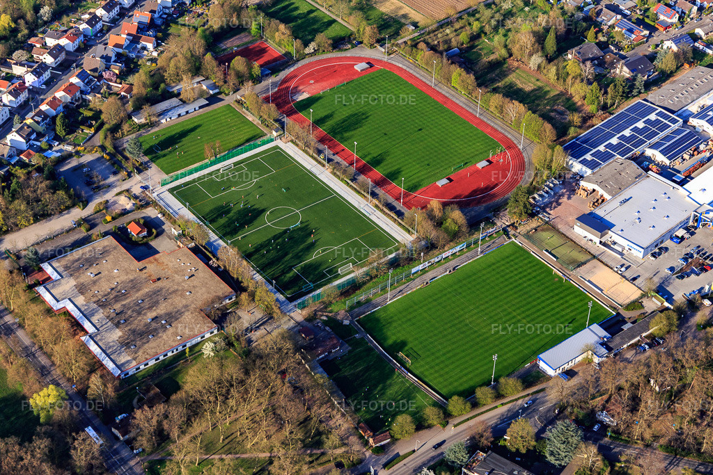 Luftbild: Zentrale Sportanlage mit SV Viktoria 1913 e.V. Herxheim und Technologiepark in Herxheim bei Landau im Bundesland Rheinland-Pfalz in Deutschland. Foto: IMG_097910.jpg vom 30.03.2017 durch Werner Riehm/FLY-FOTO.deWWW.VIKTORIA-HERXHEIM.DE