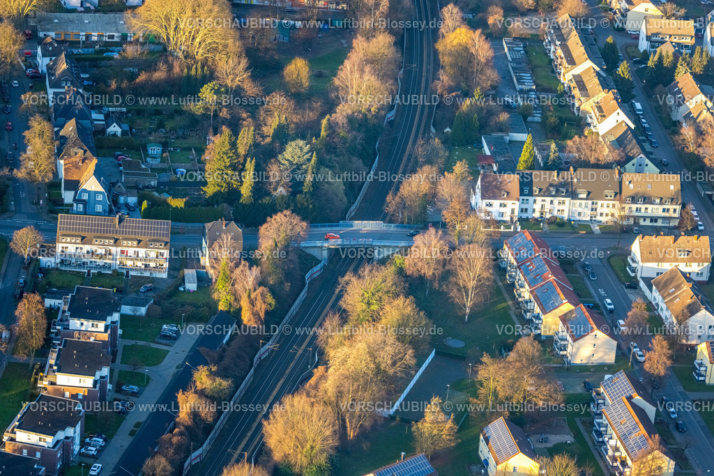 Bottrop251204590 | Luftbild, Brücke Batenbrockstraße über Bahngleise, Schallschutzwand, Boy, Bottrop, Ruhrgebiet, Nordrhein-Westfalen, Deutschland