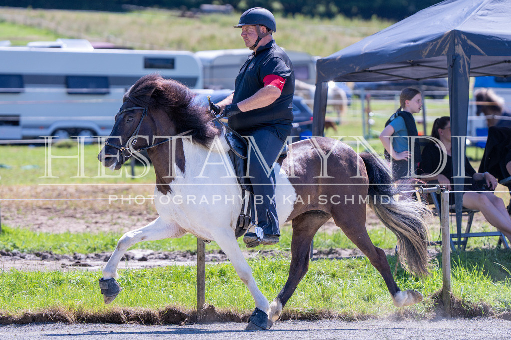 KAI09204 | Ihr sucht einen Fotografen für eure nächste OSI? Ich begleite auch euer Turnier für Islandpferde fotografisch.  - Realisiert mit Pictrs.com