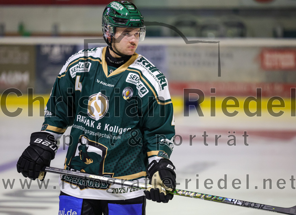 2025-08-22_103_TSV_Erding_gegen_EV_Fuessen | Erding, Deutschland, 22.08.2025:Eishockey, Oberliga Süd 2025 / 2026, Testspiel, TSV Erding gegen EV Füssen, Endergebnis: 1:4Jesse Kauhanen (Erding Gladiators, #4)Foto: Christian Riedel / fotografie-riedel.net