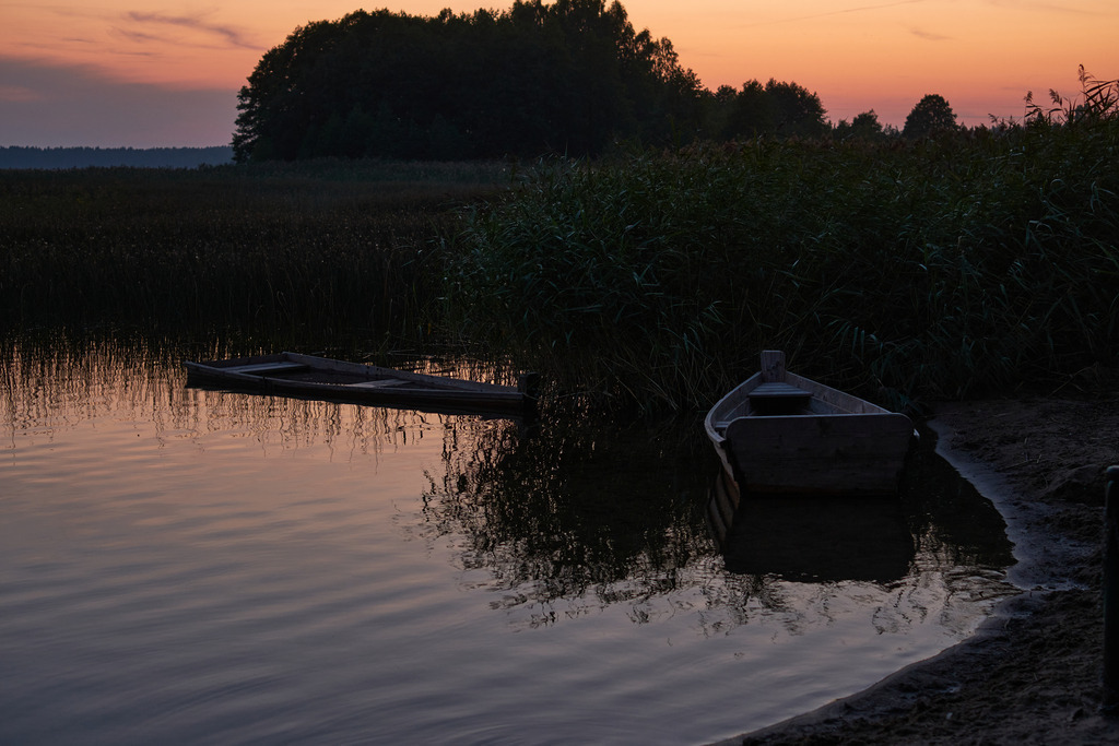 Nationalpark Žemaitija; Abendstimmung am See | Plateliai, Litauen - August 17, 2022: Nationalpark Žemaitija; Abendstimmung am See. - Realisiert mit Pictrs.com