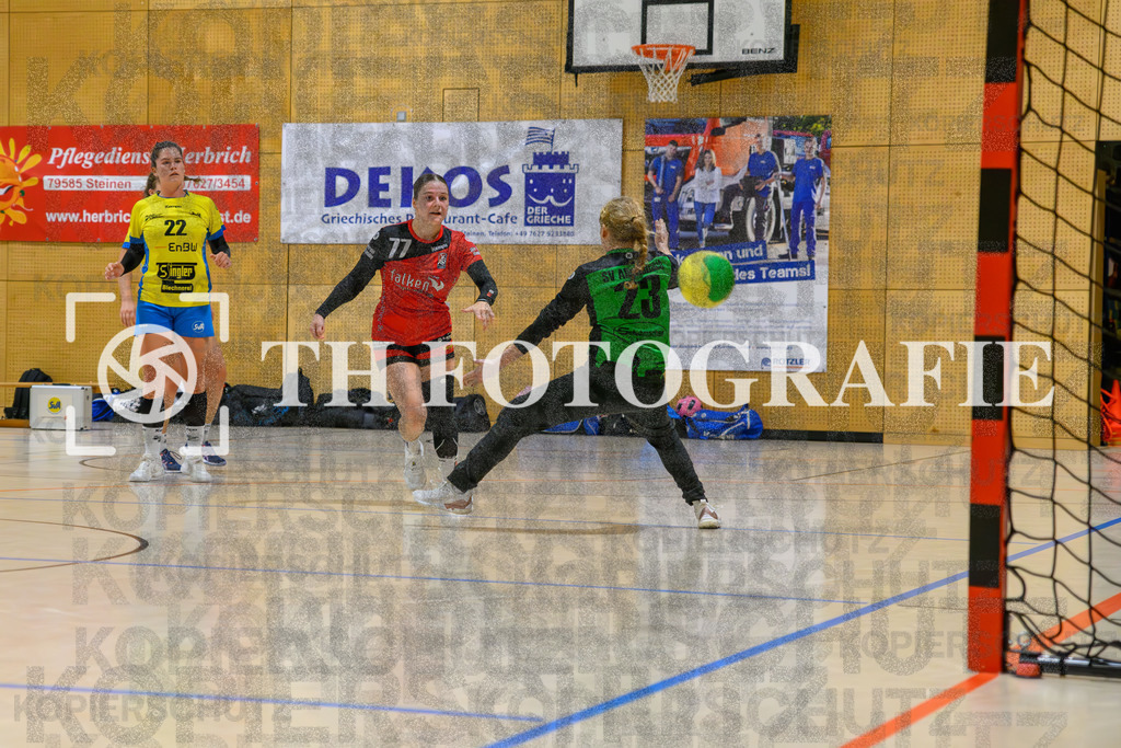 GER, SG Maulburg/Steinen - SV Allensbach 2, Handball, Suedbadenliga, 2. Spieltag, Saison 2023/2024, 14.10.2023 | Sharena Hasler (SG Maulburg/Steinen, #77) bei Wurf vor Elisa Singler (SV Allensbach 2, #23)

GER, SG Maulburg/Steinen - SV Allensbach 2, Handball, Suedbadenliga, 2. Spieltag, Saison 2023/2024, 14.10.2023

Foto: TH Fotografie/Thomas Hess