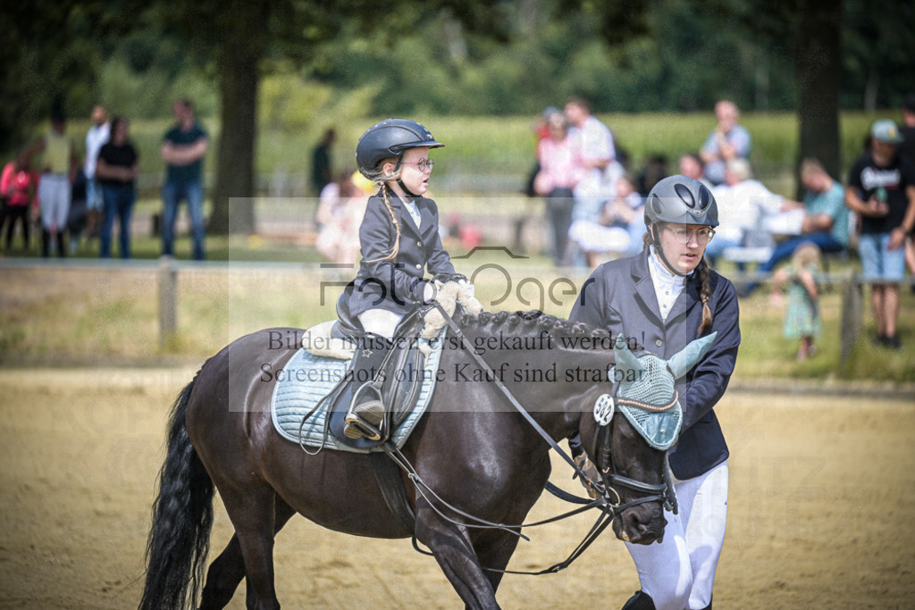 DOS_0158 | Entdecke hochwertige Reitturnierfotos von Foto Oger. Professionell, emotional und authentisch – jetzt Lieblingsmomente im Shop bestellen. - Realisiert mit Pictrs.com