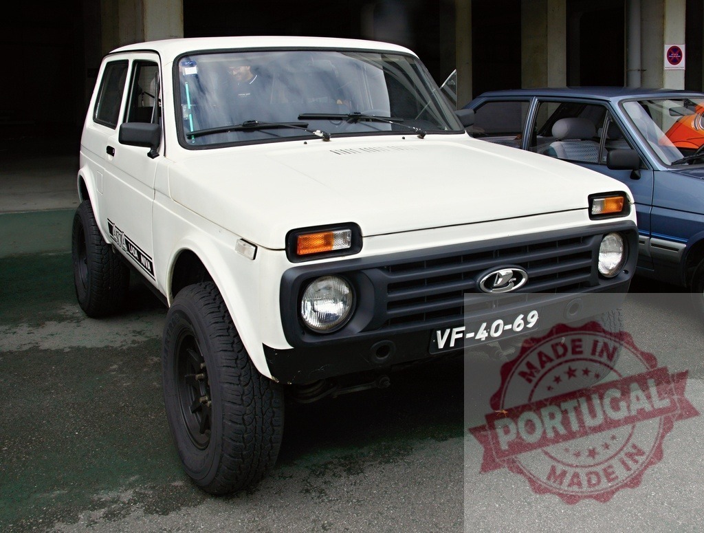 Lada Niva 4x4 off-road SUV vehicle on pavement | Lada Niva 4x4 vehicle parked outdoors showing rugged design - Realisiert mit Pictrs.com