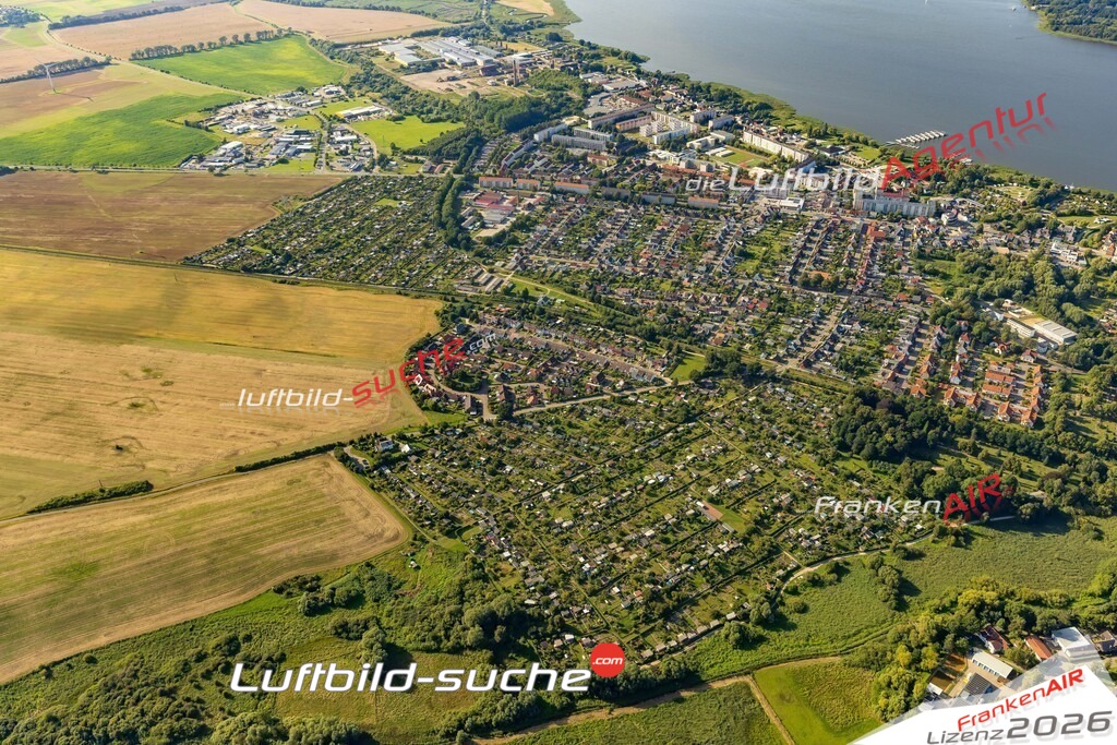 Ribnitz Ribnitz-Damgarten Bild- Das Luftbild wurde 2025 vom UL-Flugzeug heraus erstellt ( keine Drohne bzw. Drohnenaufnahme ) - Hochauflösende Luftaufnahme -Nicht vergleichbar mit Google Maps oder Satelittenbilder- Die Geschenkidee !Mit Lizenz und Bildrechte bestellbar - CC