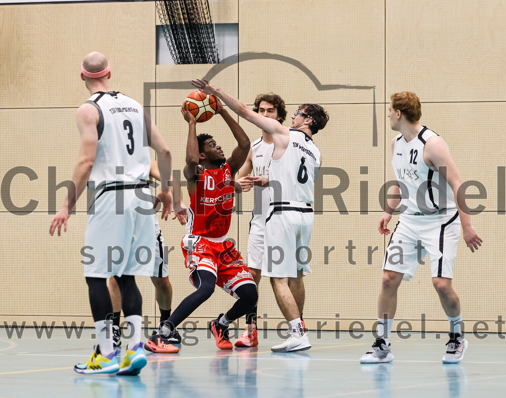 2022-12-03_031_TSV_Vaterstetten_gegen_TG_Landshut | Vaterstetten, Deutschland, 03.12.2022:
Basketball, Bayernliga Herren Südost 2022 / 2023, 7. Spieltag, TSV Vaterstetten gegen TG Landshut, Endergebnis: 71:78

F. Sutur (TSV Vaterstetten, #3),  (TG Landshut, #10), Luca Maurice Kohll (TSV Vaterstetten, #7), Maximilian Rothe (TSV Vaterstetten, #6), Alain Gales (TSV Vaterstetten, #12)

Foto: Christian Riedel / fotografie-riedel.net