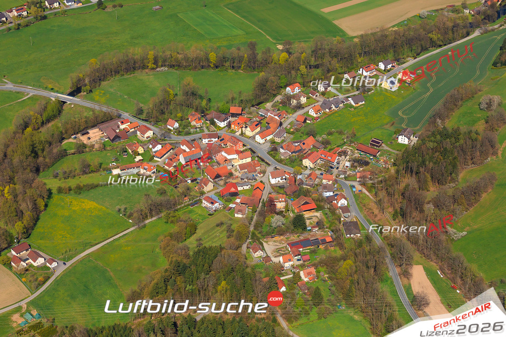 Die Luftaufnahme Vogtendorf - Kronach wurde vom UL-Flugzeug (keine Drohne) aus fotografiert.Hohe Druck- Auflösung-die Geschenkidee!