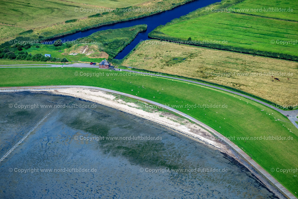 Sylt_Keitum_Altes_Schöpfwerk_Südostseite_ELS_5198130825 | SYLT 13.08.2025 Spezialkonstruktion eines Wasser- Pumpwerkes - Schöpfwerkes an der Koogstraße in Sylt Nordsee - Insel im Bundesland Schleswig-Holstein, Deutschland. // Special construction of a water pumping station - pumping station on the Koogstrasse in Sylt North Sea - Island in the federal state of Schleswig-Holstein, Germany. Foto: Martin Elsen