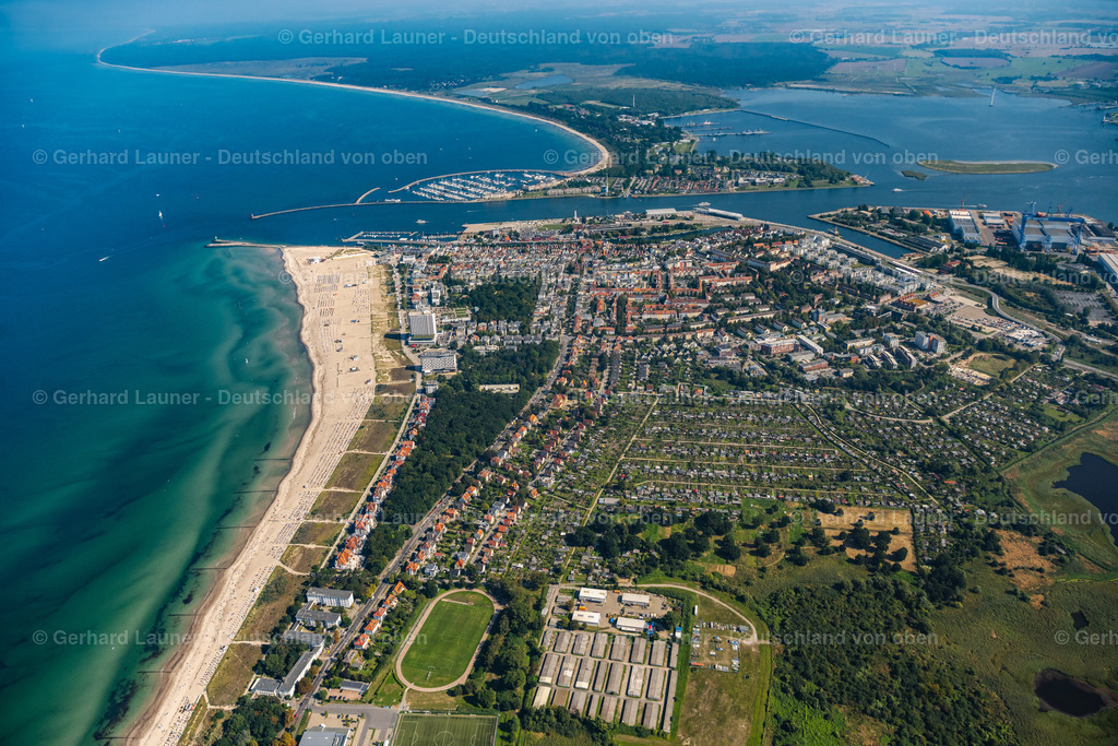4061890 | WARNEMüNDE 08.09.2021 Sandstrand- Landschaft entlang des Küsten- Verlaufes der Ostsee in Warnemünde im Bundesland Mecklenburg-Vorpommern, Deutschland. Weiterführende Informationen bei: Hansestadt Rostock Tourismuszentrale Rostock &amp; Warnemünde. // Sandy beach landscape along the coast of the Baltic Sea in Warnemuende in the state Mecklenburg - Western Pomerania, Germany. Further information at: Hansestadt Rostock Tourismuszentrale Rostock &amp; Warnemuende. Foto: Gerhard Launer