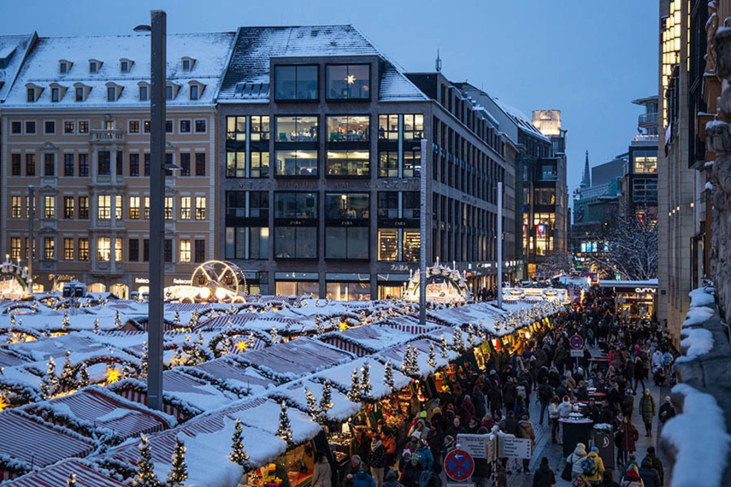 Leipziger Weihnachtsmarkt | Das Team hinter BILDLEXIKON LEIPZIG bündelt historische wie aktuelle Informationen über die Stadt Leipzig in Text und Bild auf einer Plattform und stellt diese der interessierten Öffentlichkeit zur Verfügung.
