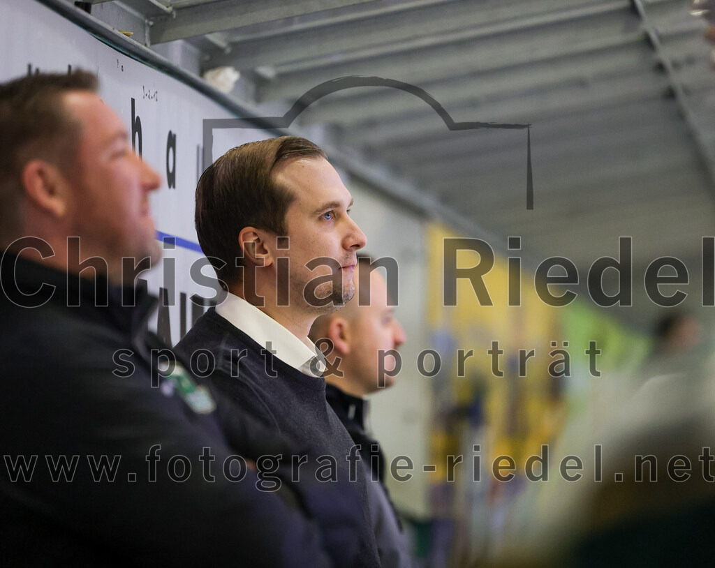 2025-08-22_011_TSV_Erding_gegen_EV_Fuessen | Erding, Deutschland, 22.08.2025:Eishockey, Oberliga Süd 2025 / 2026, Testspiel, TSV Erding gegen EV Füssen, Endergebnis: 1:4Teamchef Dominik Quinlan (Erding Gladiators)Foto: Christian Riedel / fotografie-riedel.net
