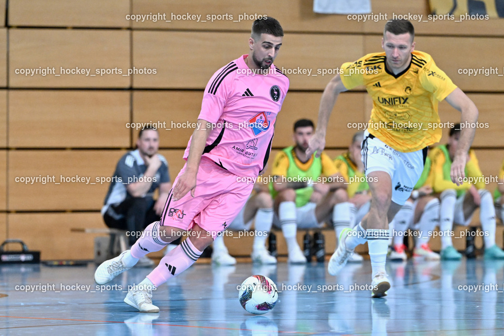 Carinthia Flamengo Futsal Club vs. FC Ljuti Krajisnici | #44 Beldin Duric Carinthia Flamengo, #11 Kenan Ramic FC Ljuti Krajisnici, Carinthia Flamengo Futsal Club vs. FC Ljuti Krajisnici, Carinthia Flamengo Futsal Club vs. FC Ljuti Krajisnici am 05.01.2025 in Klagenfurt (Ballspielhalle Viktring), Austria, (Photo by Bernd Stefan)