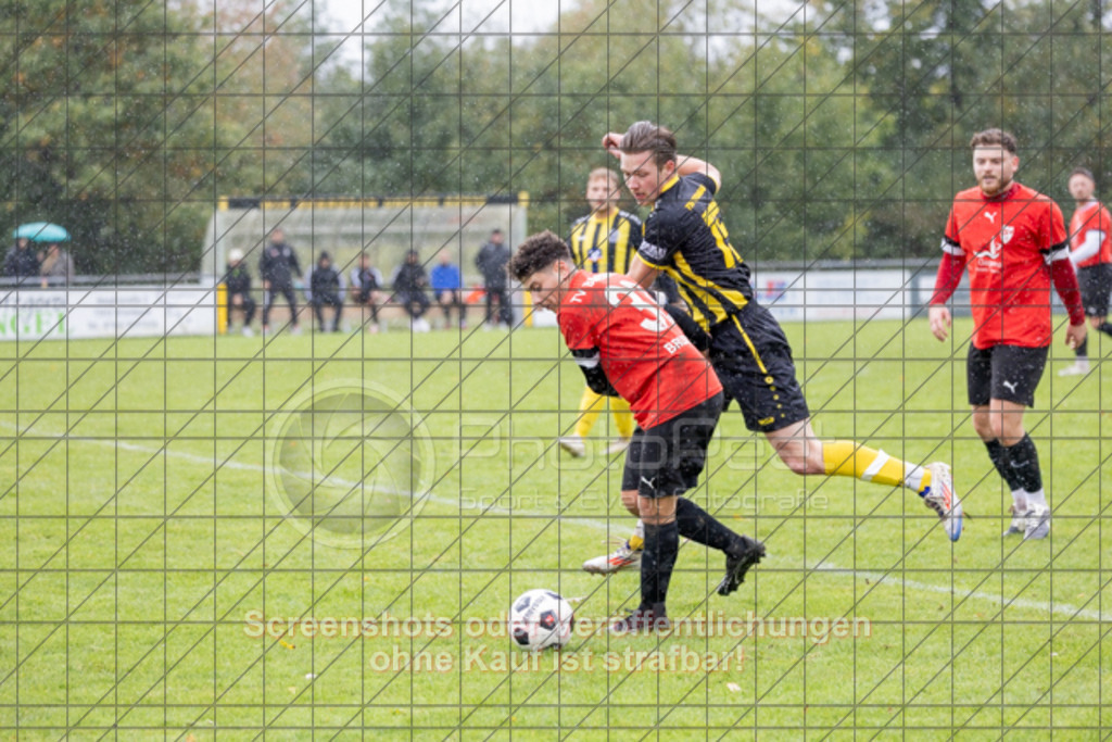 20251005_132336_0023 | #,TSV Ottenbach (gelb) vs. TV Birenbach (rot), Fussball, Kreisliga B8, Bezirk Neckar/Fils, 07. Spieltag, Saison 2025/2026, Rasenplatz, Rasensportplatz, Im Buchs, 73113 Ottenbach, 05.10.2025 - 13:00 Uhr,Foto: PhotoPeet-Sportfotografie/Peter Harich