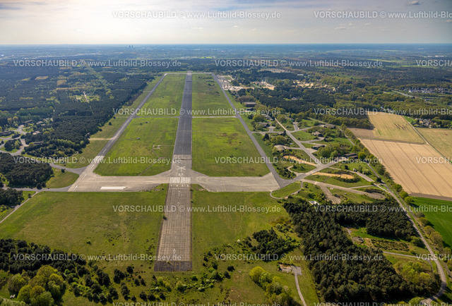 Niederkruechten240403265ehemaligerRAF-FlughafenBrueggen | Luftbild, ehemaliger Militärflughafen in Niederkrüchten-Elmpt,
Flugplatz an der deutsch-niederländischen Grenze, Elmpter Wald Waldgebiet, Kauf von Verdion Projektentwickler und Logistikspezialist, Elmpt, Niederkrüchten, Rheinland, Nordrhein-Westfalen, Deutschland