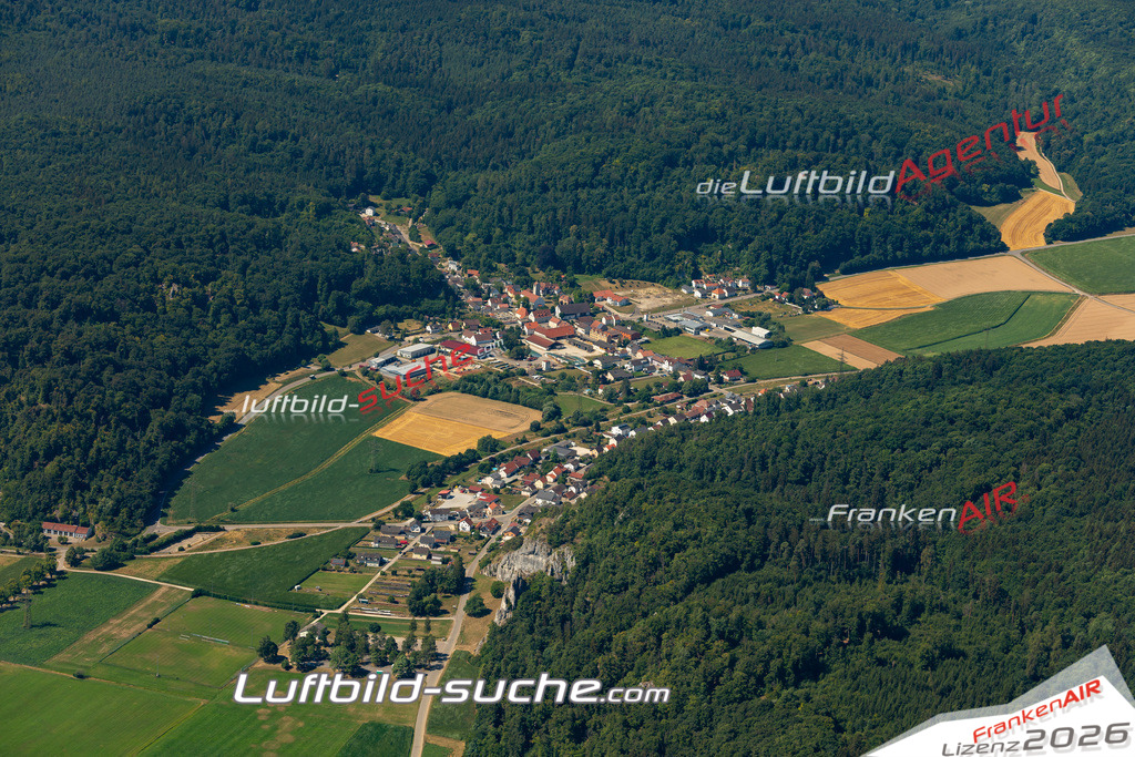 Aktuelles Luftbild von  Wellheim - Die Luftaufnahme wurde 2022 mittels UL-Flugzeug erstellt ( keine Drohne ) - hochauflösende Kamera-Systeme von  Canon -Beste Qualität - Für grossformatige Ausdrucke geeignet. Die Geschenkidee !