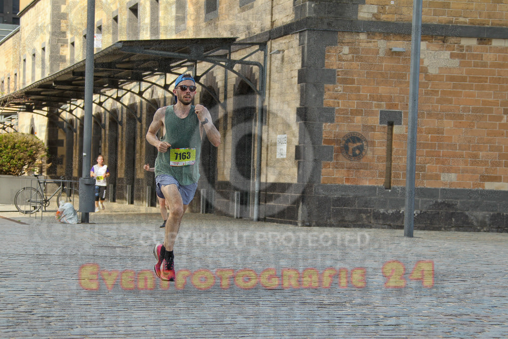 250920_1504_EV4_8004 | Sportfotografie im Rhein-Sieg Kreis, Köln, Bonn, NRW, Rheinland Pfalz, Hessen, etc. Unser Tätigkeitsfeld umfasst den Laufsport vom Volkslauf über den Marathon, Duathlon, Triathon bis zum Ultralauf wie Kölnpfad Ultra oder Schindertrail.