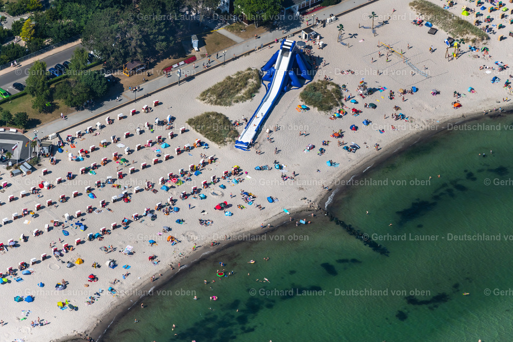 4038044 | GRöMITZ 07.08.2020 Rutsche am Strand in Grömitz im Bundesland Schleswig-Holstein, Deutschland. // Slide on the beach in Groemitz in the state Schleswig-Holstein, Germany. Foto: Gerhard Launer