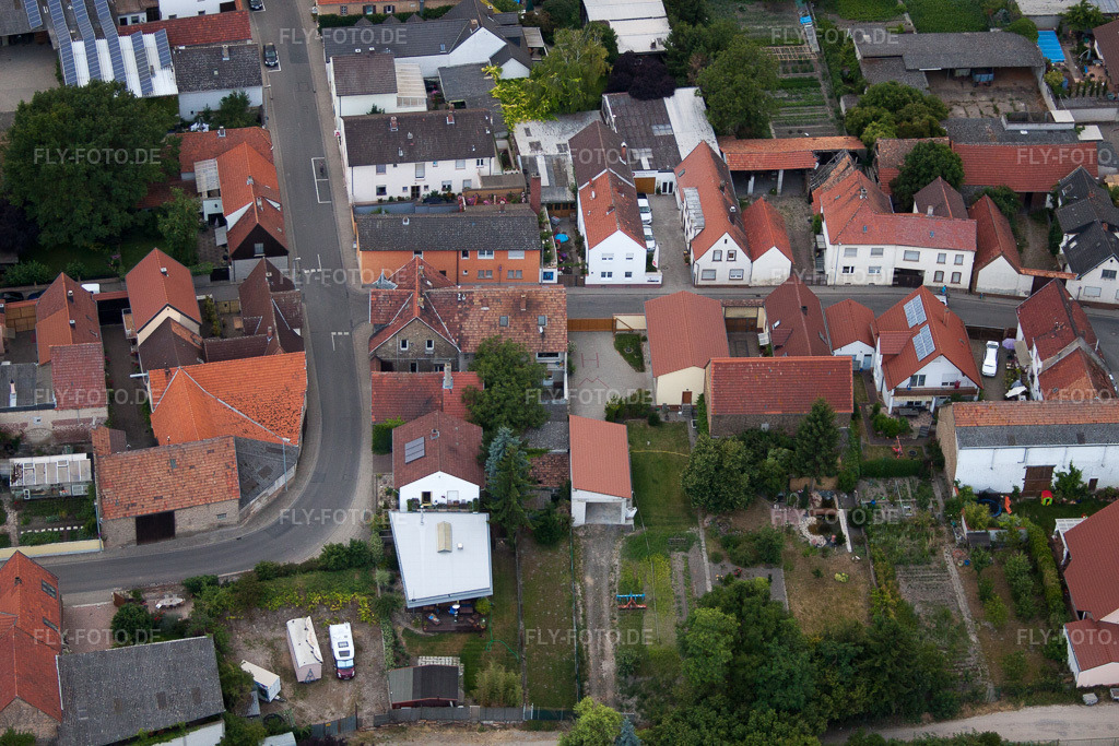 Luftbild: Roxheimer Straße im Ortsteil Bobenheim in Bobenheim-Roxheim im Bundesland Rheinland-Pfalz in Deutschland. Foto: IMG_69101.jpg vom 24.06.2014 durch Werner Riehm/FLY-FOTO.de