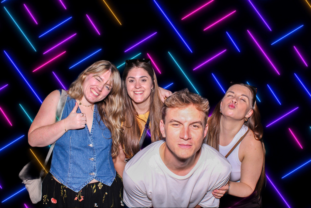 top-top.de-250628-022 | Foto, Video, Fotografie, Videografie, Fotobox, DJ, Discjockey, Musik, Musikbox, Veranstaltung, Photobooth, Amazon, Ebay, Buchtipp, Bestseller, Autor, Verlag, Buch, Wesel, Hamminkeln, NRW, Dinslaken, Rees, Drohne, Hochzeit, Party, Fotobox, Wesel, Fotograf