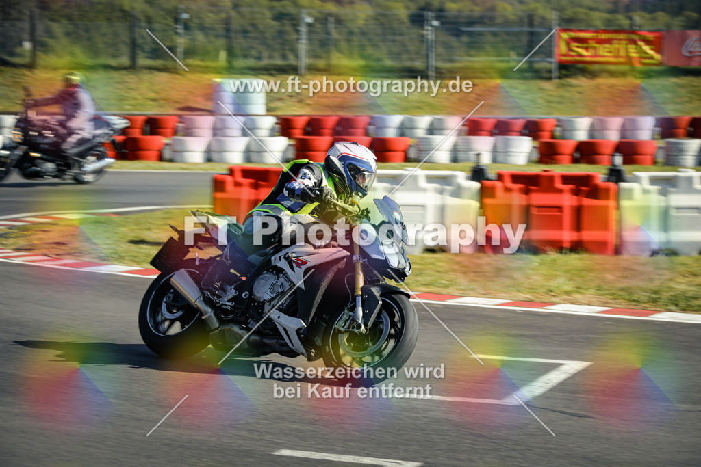 OBK_Mai_Martina_Markus-10235 | Hier findet Ihr Bilder von Touristenfahrten auf der Nürburgring Nordschleife oder von anderen Veranstaltungen die ich besucht habe. Viel Spass beim Durch Schauen 