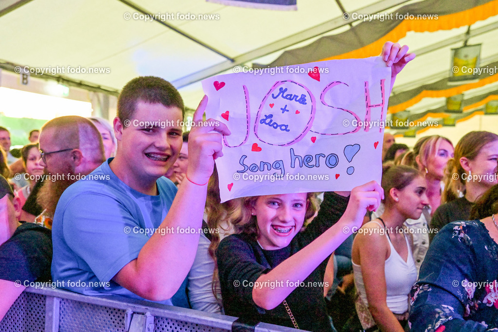 Schloss Eggenberg Josh_ 24.06.2023-37 | 24.06.2023, Eggenberg, AUT, Brauereifest 2023, im Bild Josh in Concert auf Schloss Eggenberg, Zuschauer, Besucher, Fans