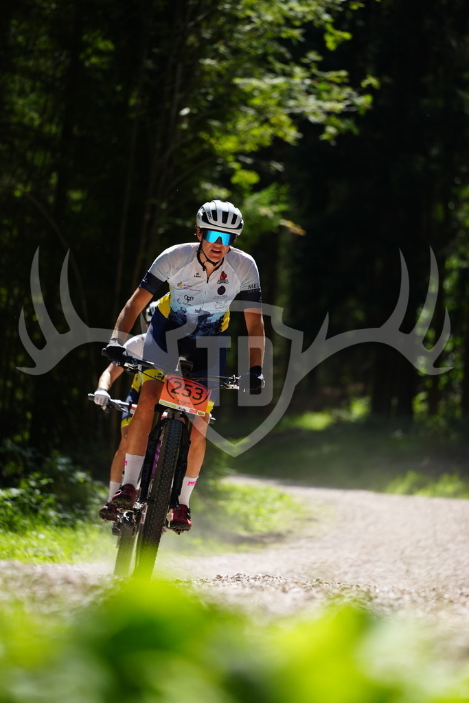 FC102365 | Fotogalerie der Treibjagd im Dunkelwald - Dein MTB Etappenrennen im Erzgebirge - Realisiert mit Pictrs.com