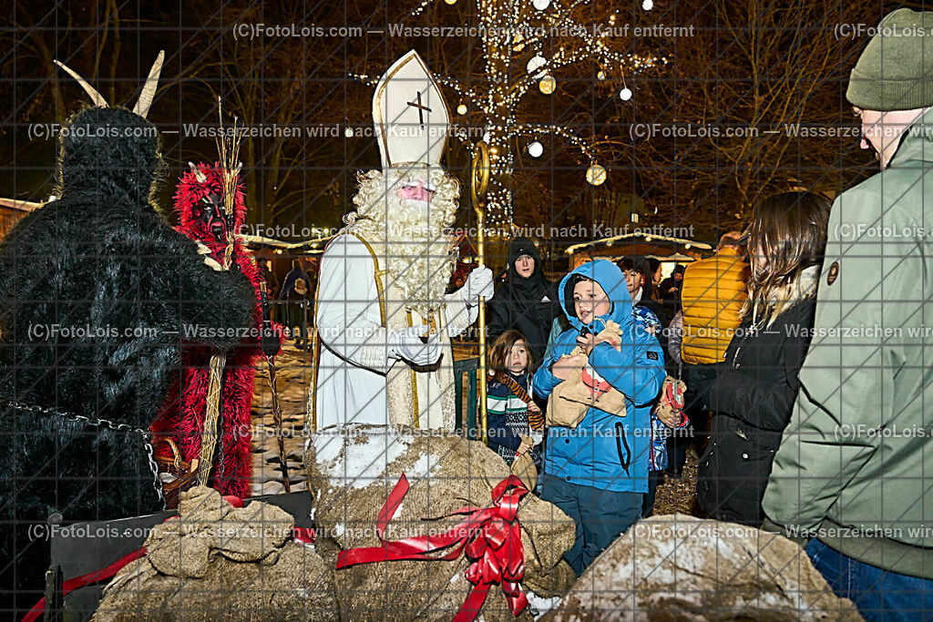 ALP4811_Wieselburger Advent_NikolausAbend | (C)FotoLois.com, Alois Spandl, WIESELBURGER ADVENT, der Nikolaus kommt zu den Kindern und bringt Geschenke, Fr 8. Dez. 2023.