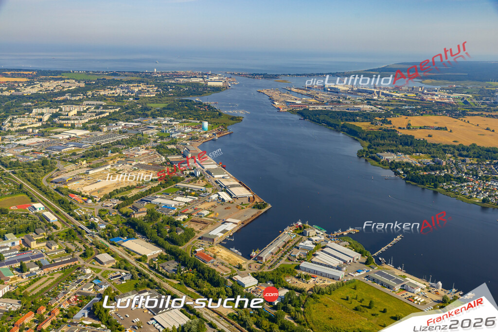 Klassische Luftaufnahme ohne Drohne zeigt:Schmarl bei Rostock - Die Luftbildaufnahme wurde 2025 vom UL-Flugzeug heraus erstellt ( keine Drohnenaufnahme ) - Hochauflösende Luftaufnahme -Nicht vergleichbar mit Google Maps oder Satelittenbilder- Die Geschenkidee !Mit Lizenz und Bildrechte bestellbar