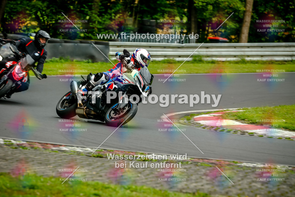 VBK-4239 | Hier findet Ihr Bilder von Touristenfahrten auf der Nürburgring Nordschleife oder von anderen Veranstaltungen die ich besucht habe. Viel Spass beim Durch Schauen 