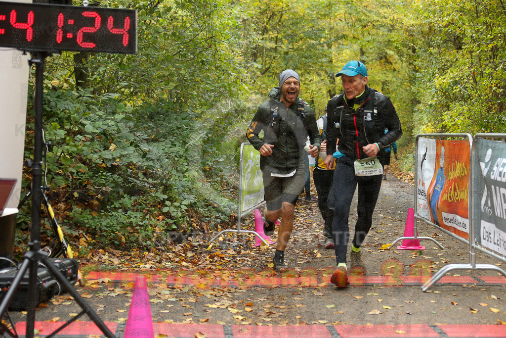 251026_1343_EX1_3908 | Sportfotografie im Rhein-Sieg Kreis, Köln, Bonn, NRW, Rheinland Pfalz, Hessen, etc. Unser Tätigkeitsfeld umfasst den Laufsport vom Volkslauf über den Marathon, Duathlon, Triathon bis zum Ultralauf wie Kölnpfad Ultra oder Schindertrail.