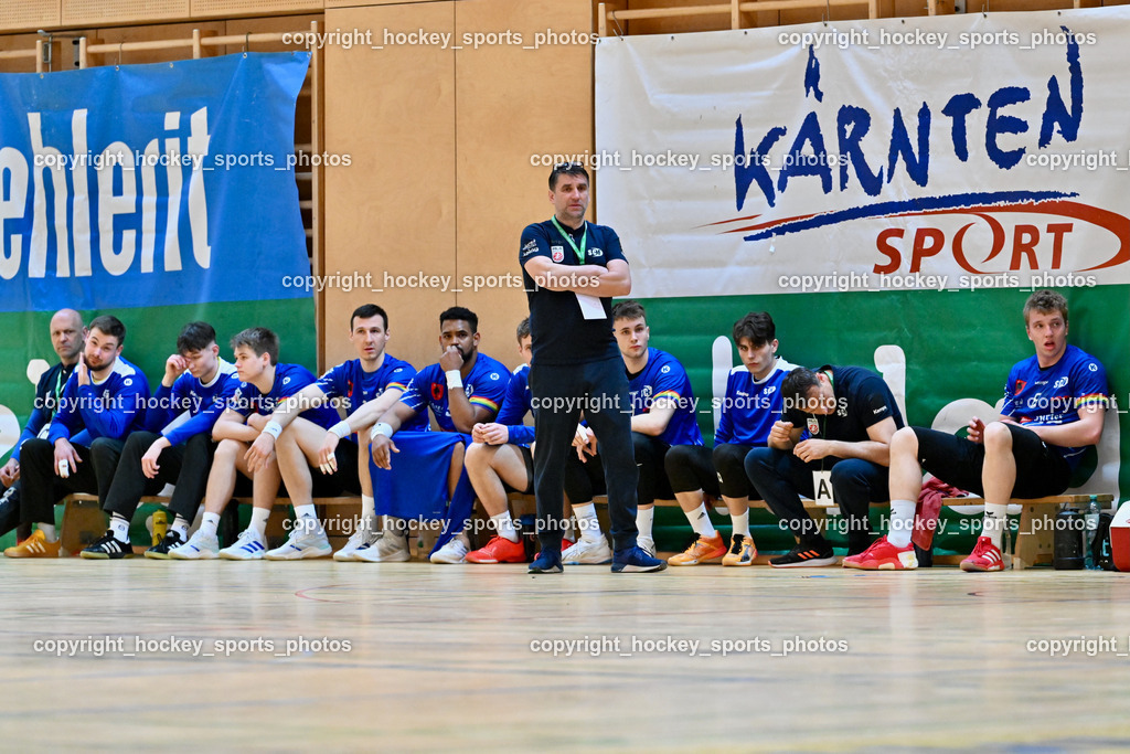 SC Ferlach vs. ALPLA HC Hard | Spielerbank SC Ferlach Headcoach SC Ferlach BEGUS Robert, SC Ferlach vs. ALPLA HC Hard, SC Ferlach vs. ALPLA HC Hard am 05.04.2025 in Ferlach (Ballspielhalle Ferlach), Austria, (Photo by Bernd Stefan)