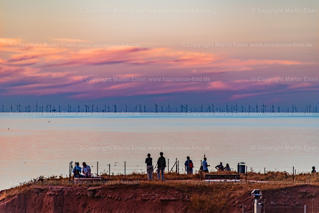 Helgoland Windpark_ELS_7582030818 | Helgoland - Aufnahmedatum: 01.08.2018, Aufnahmehöhe:  m, Koordinaten:  - , Bildgröße: 8256 x  5504 Pixel - Copyright 2018 by Martin Elsen, Kontakt: Tel.: +49 157 74581206, E-Mail: info@schoenes-foto.deSchlagwörter:Schleswig-Holstein,Landkreis Pinneberg,Düne,Hochseeinsel,Börteboote,Meer,Küste,Halunder,Oberland,Unterland,Strand,Seehunde,Robben,Lange Anna,Felsen,Roter Felsen,Luftbild,Luftbilder,Bastölpel - Realisiert mit Pictrs.com