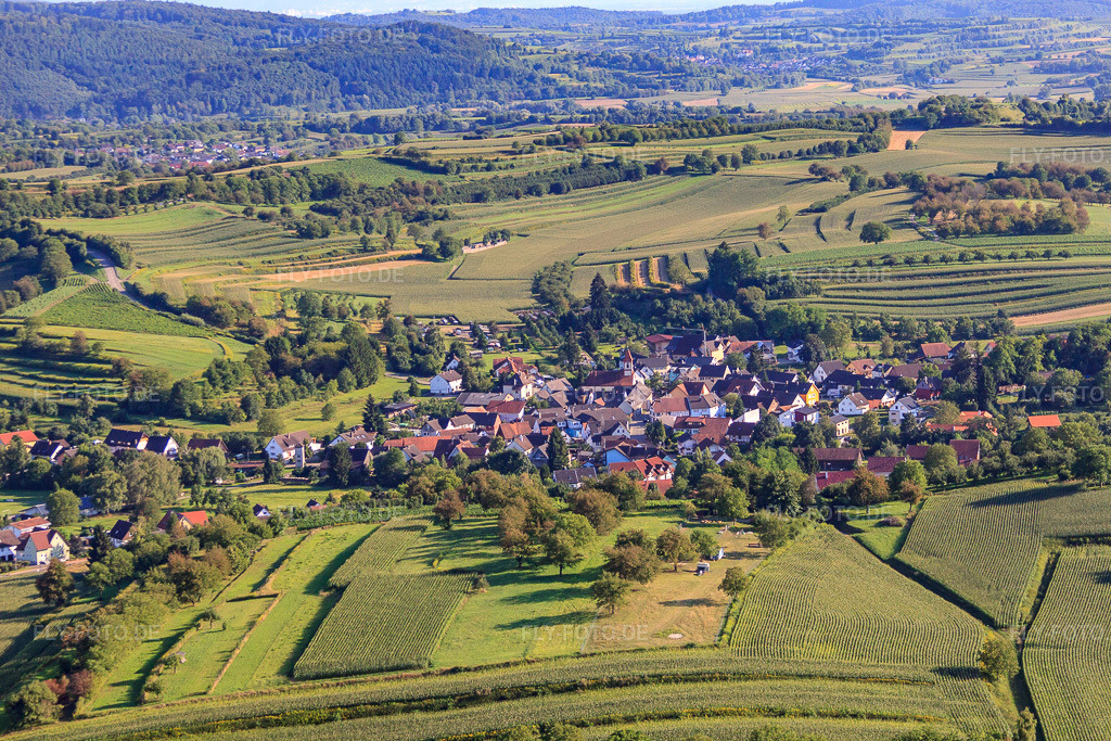 Luftbild: Dorfansicht aus Norden im Ortsteil Ettenheimweiler in Ettenheim im Bundesland Baden-Württemberg in Deutschland. Foto: IMG_59452.jpg vom 16.08.2013 durch Werner Riehm/FLY-FOTO.de