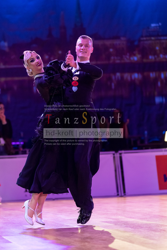 20241215_WDSF_Int_Open_Std-Riga-9926 | Tanzsportbilder, Standardtanz, Lateintanz, WDSF, DTV, LTVB, dancecomp, goc, hessen tanzt, blaues band der spree, walzer, tango, wiener walzer, slowfox, quickstepp, samba, rumba, cha-cha-cha, paso doble. jive, hd-kroft photography, turniertanzsport