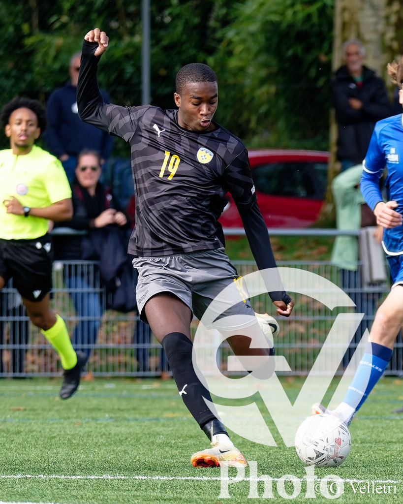 Youth League A - CS Italien - FC Plan-les-Ouates | Isaac Silly Kanoute (19 FC Plan-les-Ouates) durant le match de Youth League A entre CS Italien et FC Plan-les-Ouates au Stade du Bois-de-la-Bâtie à Petit-Lancy, Suisse