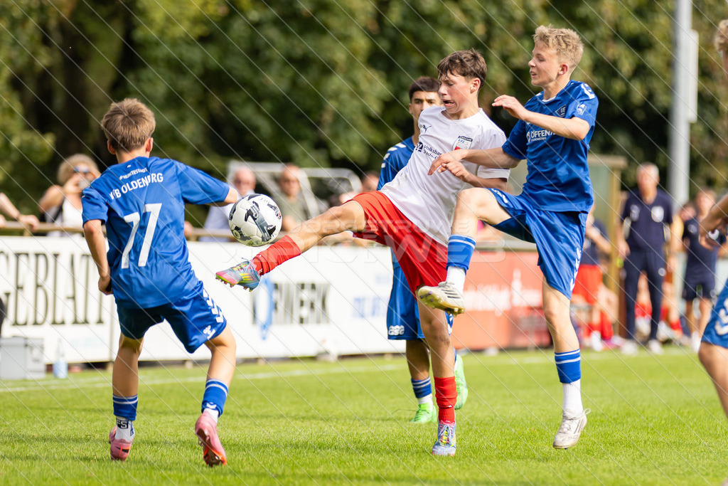 20250920_Picselweb-Fotografie_1R3_1733 | JFV D/A &amp; Stade - VfB Oldenburg0:1 VfB no70:2 VfB no70:3 VfB JFV Eigentor0:4 VfB no70:5 VfB no71:5 JFV no3 Jaric Jimenez-Voss2:5 JFV no9 Janko Sylvester3:5 JFV no16 Damian Elias Mihro Burekovic - Realisiert mit Pictrs.com