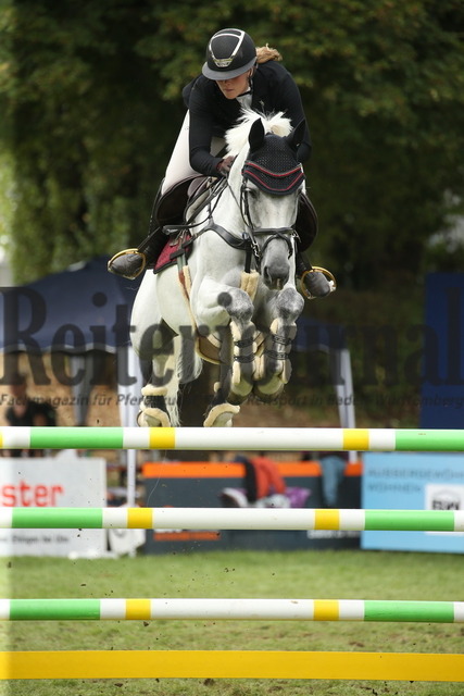 Bietigheim_2022_Prfg.Nr.06_Springen_Kl.S_Selina König_Balouwin (7) | Alle Fotos der Reiterjournal Fotografin Doris Matthaes im Reiterjournal Online-Fotoshop. - Realisiert mit Pictrs.com