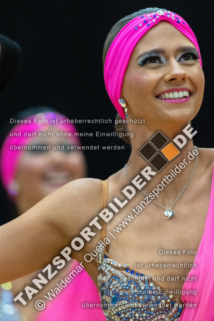 20230415-11952 | Hier finden Sie Tanz Bilder vom Latein und Standard Formationen tanzen. Sportbilder vom Tanzsport. Schöne Fotos und von Weltmeisterschaft, Europameisterschaft, Bundesliga, Regionalliga, Oberliga und Landesliga sowie von GOC Stuttgart, DanceComp, WM Bremen