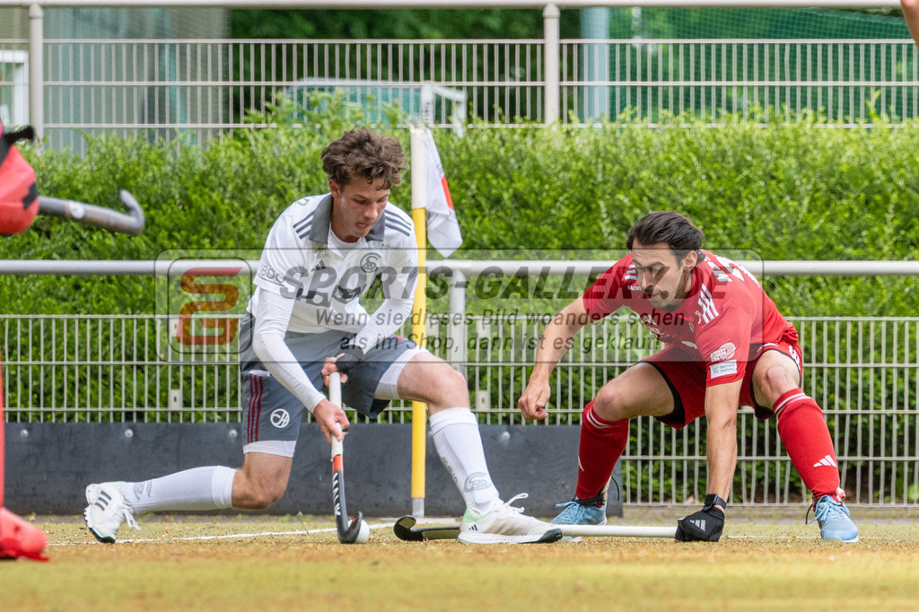 SFE_20250504_0068 | Köln, Deutschland, 04.05.2025:  Hockey 1. Bundesliga Herren Rot-Weiss Köln - Münchener SC im KTHC Stadion Rot-Weiss Köln Tennis and Hockey Club am 04.05.2025 in Köln, Deutschland. (Foto von Stephan Fehrmann)Köln, Germany, 04.05.2025: Hockey 1. Bundesliga Herren Rot-Weiss Köln - Münchener SC in KTHC Stadion Rot-Weiss Köln Tennis and Hockey Club at 04.05.2025 in Köln, Deutschland. (Foto from Stephan Fehrmann)