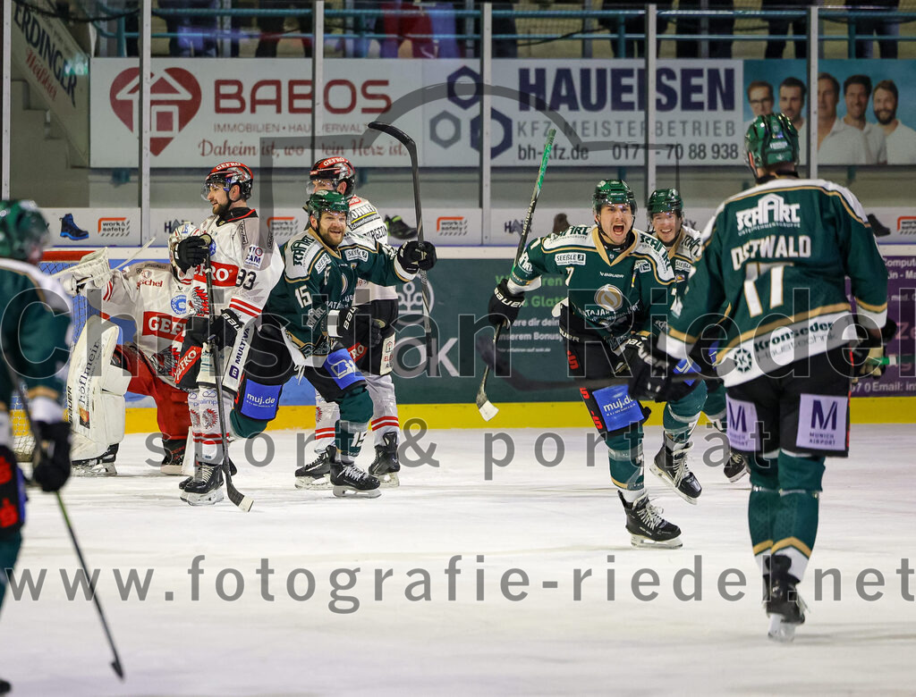 2026-02-08_042_TSV_Erding_gegen_ECDC_Memmingen_Indians | Erding, Deutschland, 08.02.2026:Eishockey, Oberliga Süd 2025 / 2026, 45. Spieltag, TSV Erding gegen ECDC Memmingen Indians, Endergebnis: Torwart Justus Roth (ECDC Memmingen Indians, #1), Sven Schirrmacher (ECDC Memmingen Indians, #33), Elias Maier (Erding Gladiators, #15), Louis Trattner (Erding Gladiators, #7), Elia Ostwald (Erding Gladiators, #17)Foto: Christian Riedel / fotografie-riedel.net