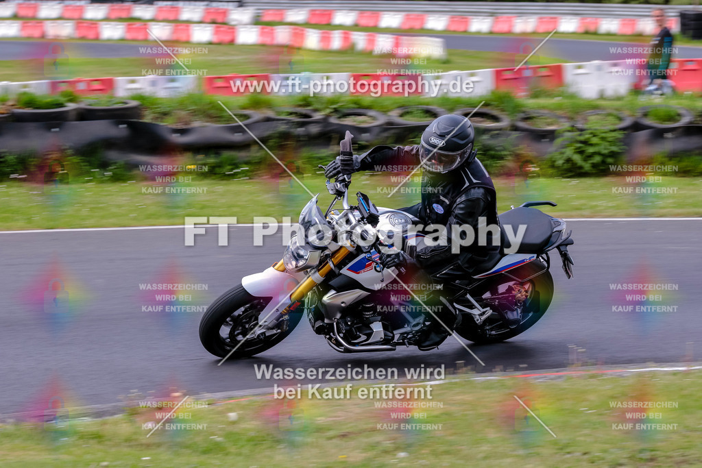 MotoTeamVBK-20910 | Hier findet Ihr Bilder von Touristenfahrten auf der Nürburgring Nordschleife oder von anderen Veranstaltungen die ich besucht habe. Viel Spass beim Durch Schauen 
